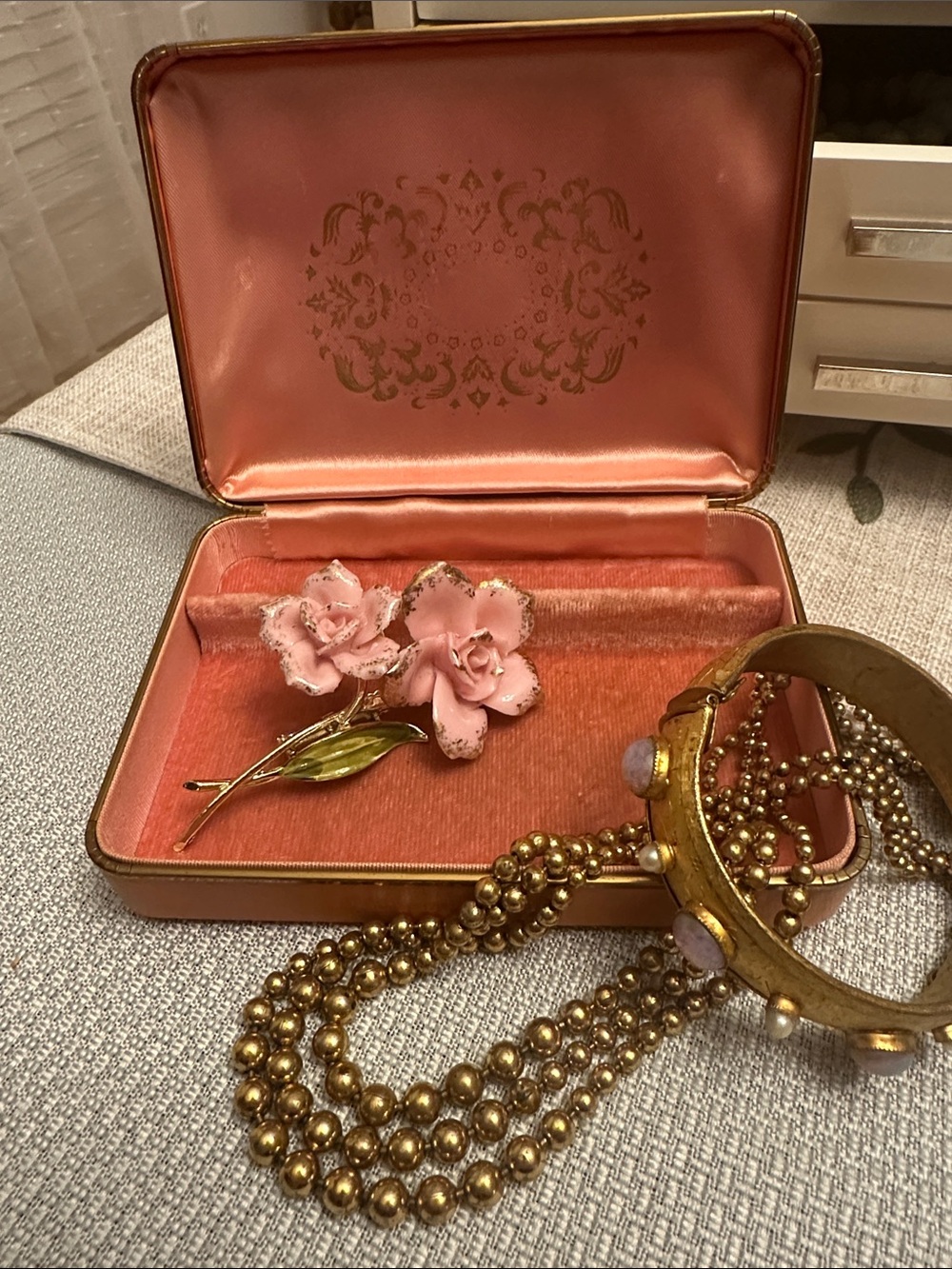 💐1950s CORO Vintage Mid Century Pink Gold Dusted Porcelain Rose Statement Brooch